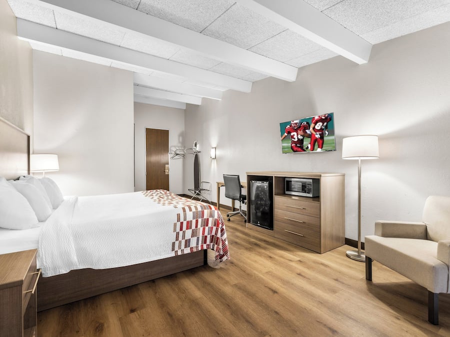 Superior Room, 1 King Bed, Non Smoking | Desk, laptop workspace, blackout curtains, free cots/infant beds