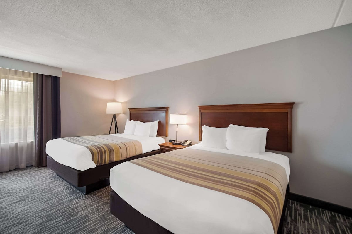 Room, 2 Queen Beds, Accessible, Non Smoking (Roll-in Shower)