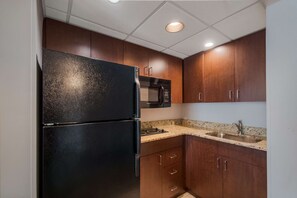 Habitación, 2 camas de matrimonio, no fumadores, cocina (Extended Stay) | Ropa de cama hipoalergénica y colchones con acolchado adicional