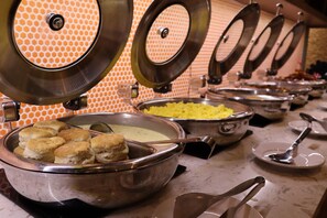 Desayuno completo todos los días (con cargo)