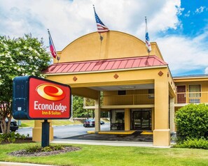 Exterior - Econo Lodge Inn & Suites Columbus near Fort Benning (Columbus)