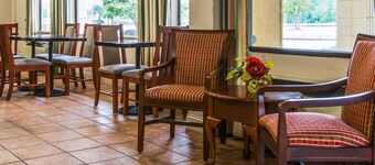 Econo Lodge Inn & Suites at Fort Moore