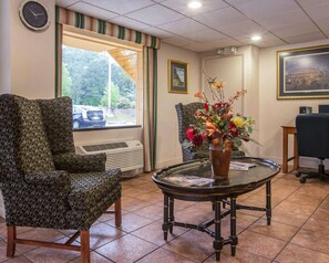 Lobby - Econo Lodge Inn & Suites Columbus near Fort Benning (Columbus)