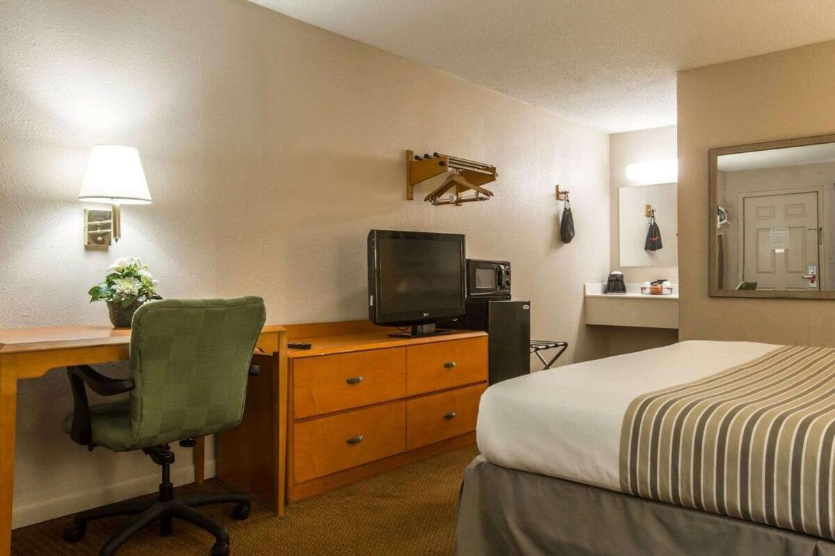 高档床上用品、办公桌、遮光窗帘、熨斗/熨衣板