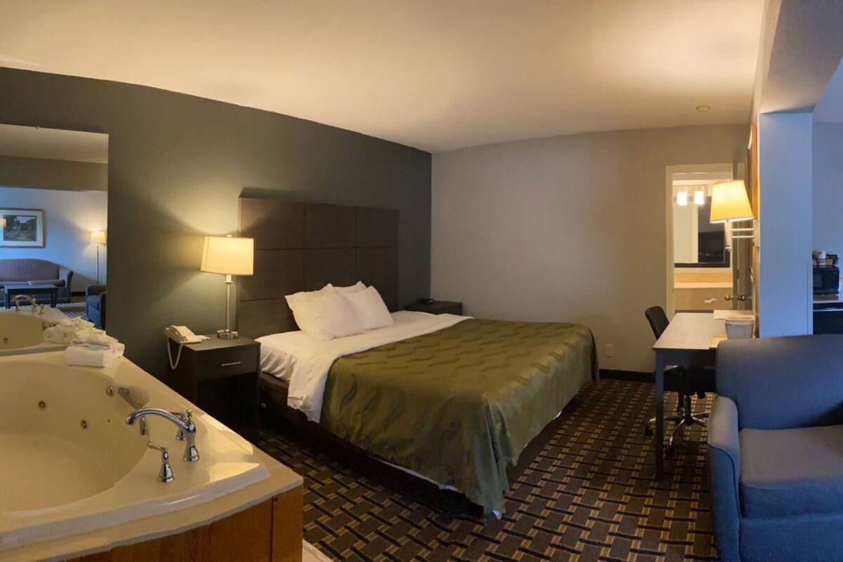 Desk, iron/ironing board, rollaway beds, free WiFi