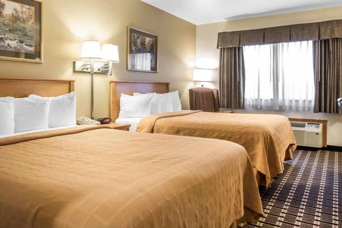 Desk, iron/ironing board, rollaway beds, free WiFi