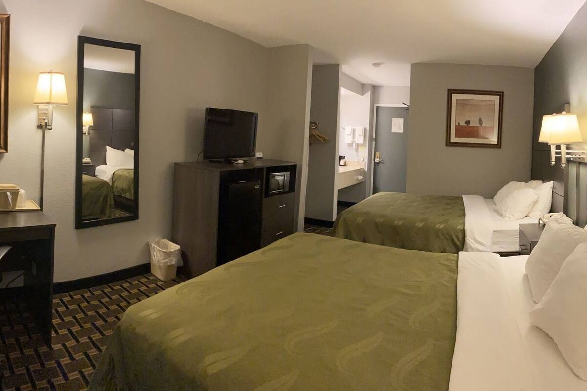 Desk, iron/ironing board, rollaway beds, free WiFi