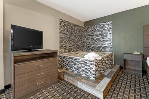 Desk, iron/ironing board, rollaway beds, free WiFi