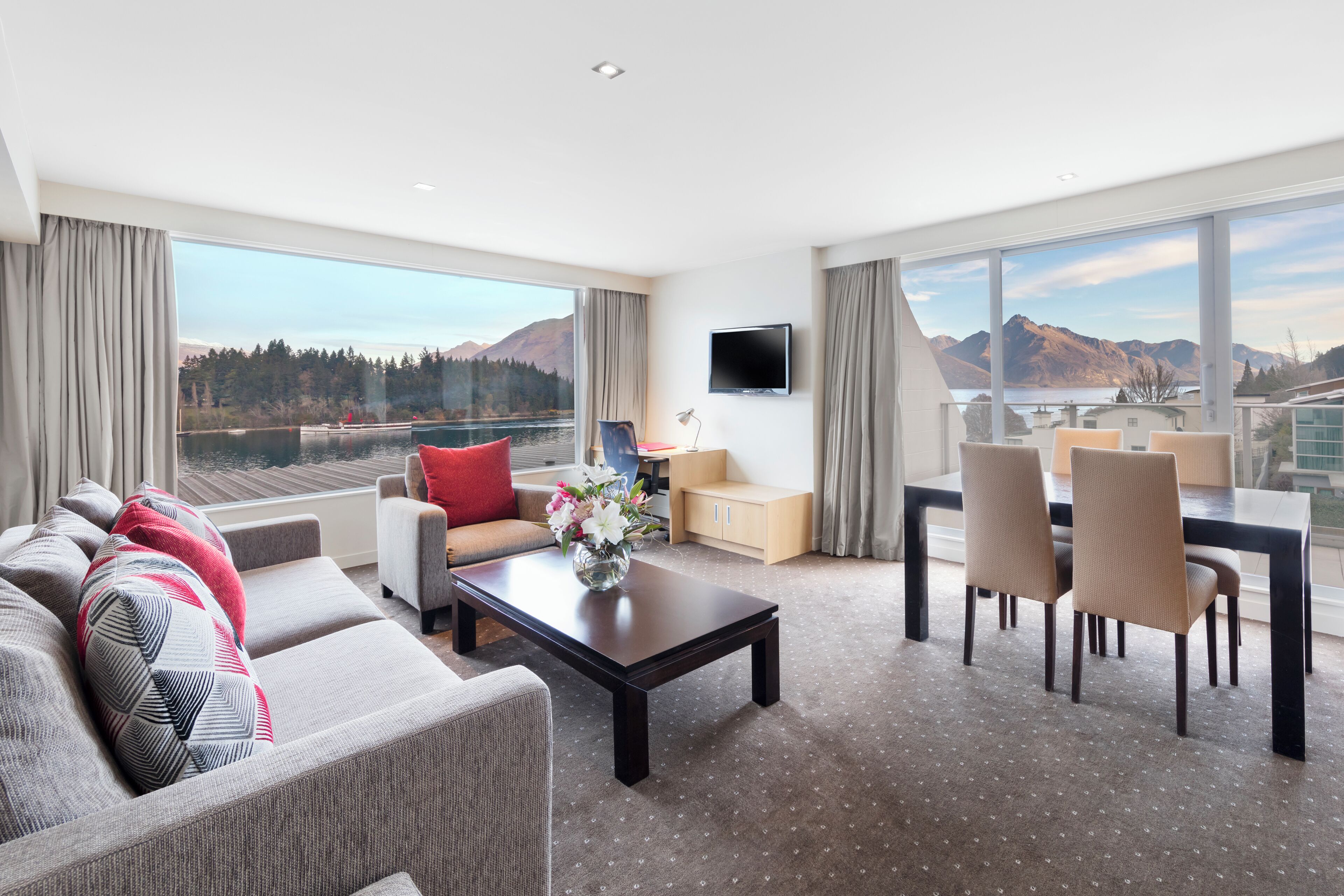 Suite, 1 Bedroom, Lake View | Minibar, in-room safe, desk, laptop workspace