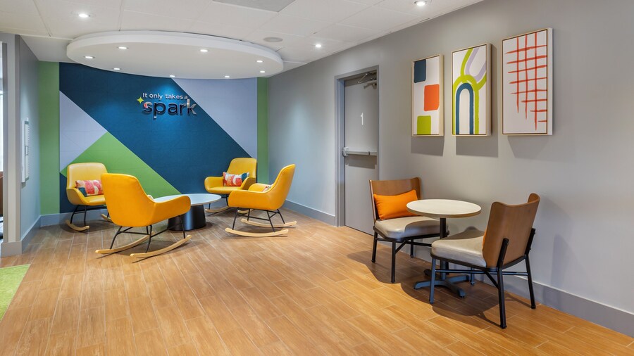 Spark by Hilton Atlanta Airport South College Park