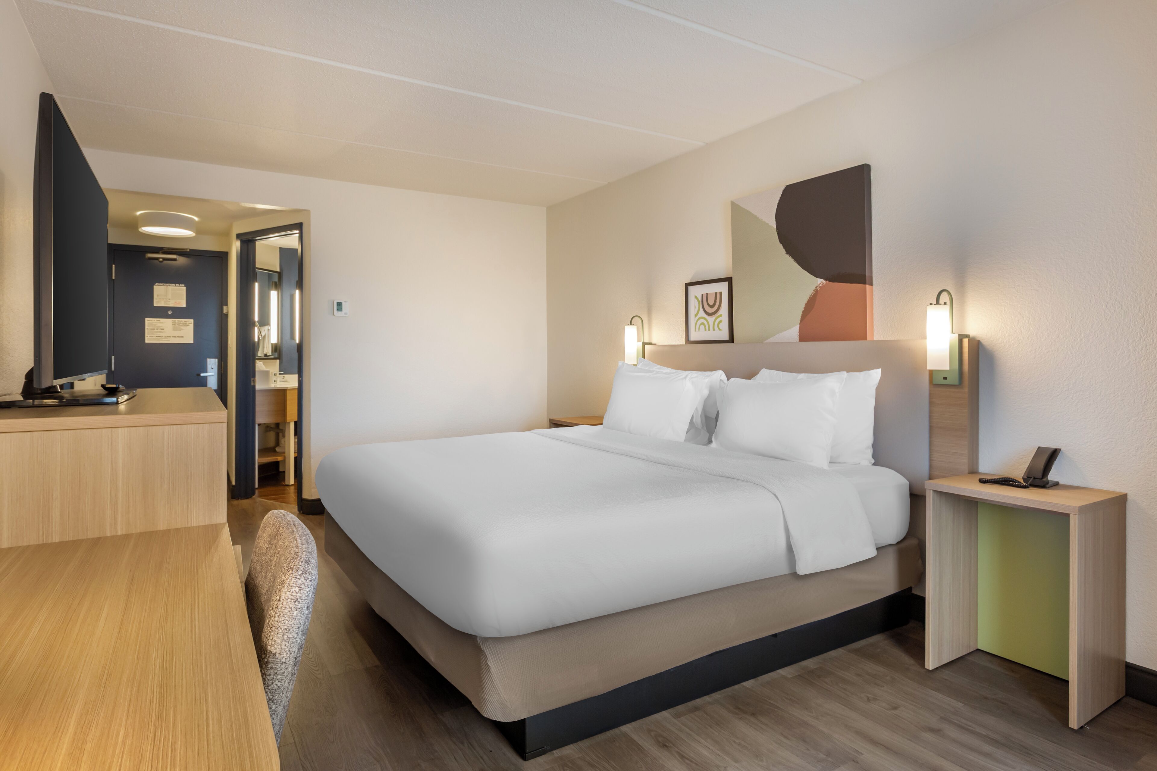 Room, 1 King Bed | Premium bedding, desk, laptop workspace, blackout drapes