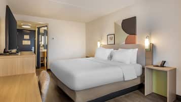 Room, 1 King Bed | Premium bedding, desk, laptop workspace, blackout drapes