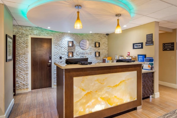 Lobby - Spark by Hilton Atlanta Airport South College Park (College Park)