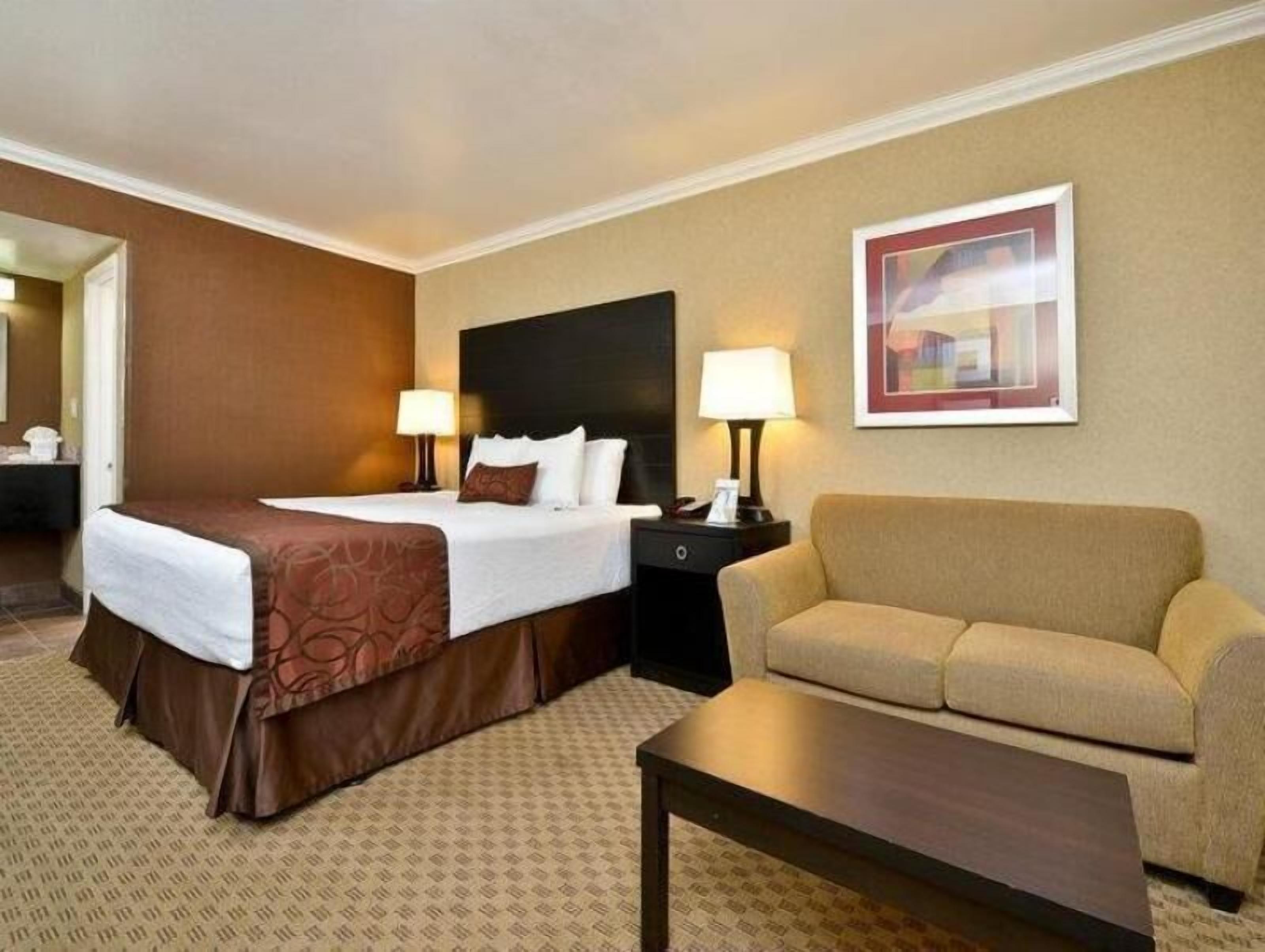 Premium bedding, pillowtop beds, desk, laptop workspace