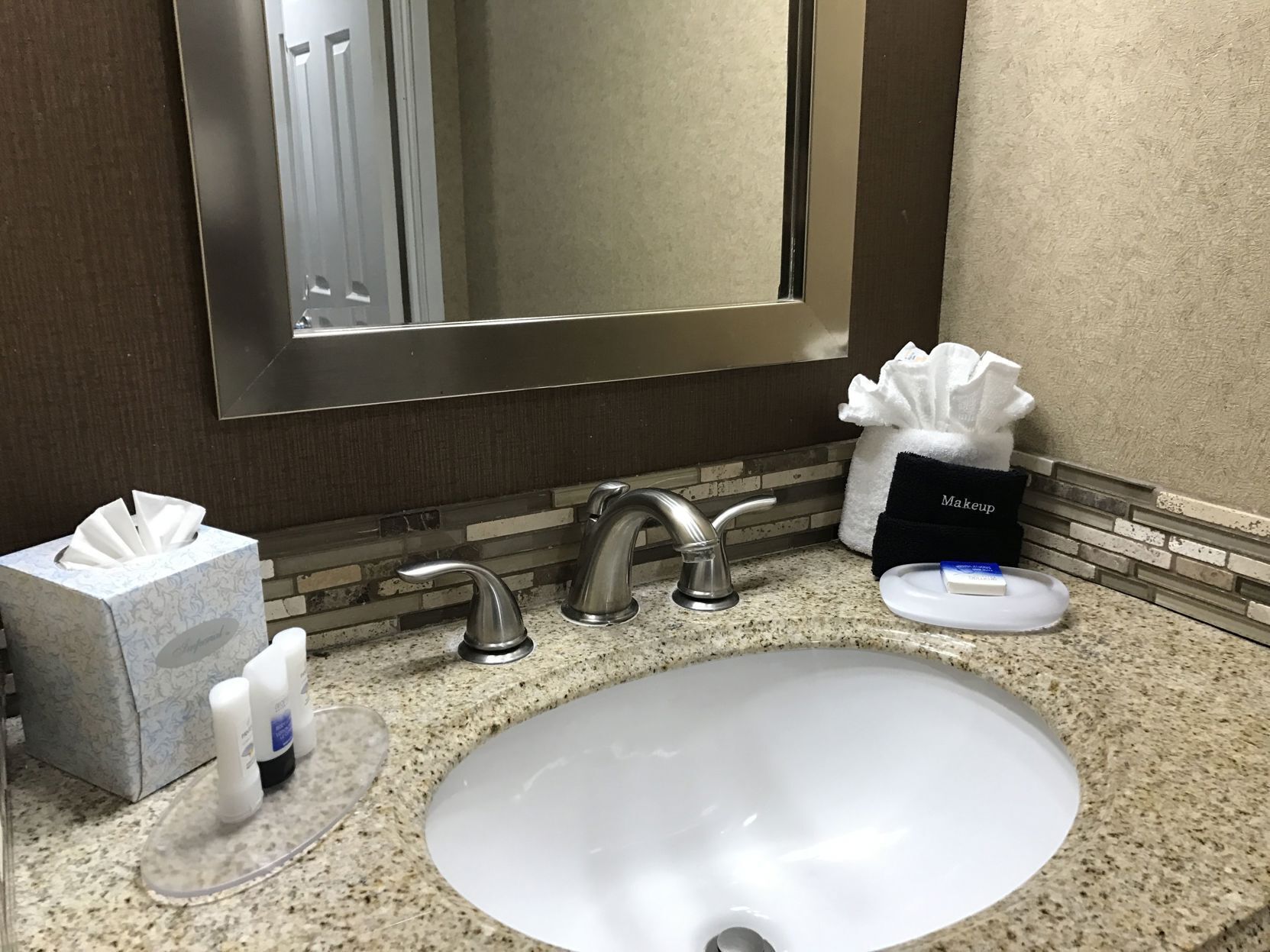 Bathroom | Combined shower/tub, designer toiletries, hair dryer, towels