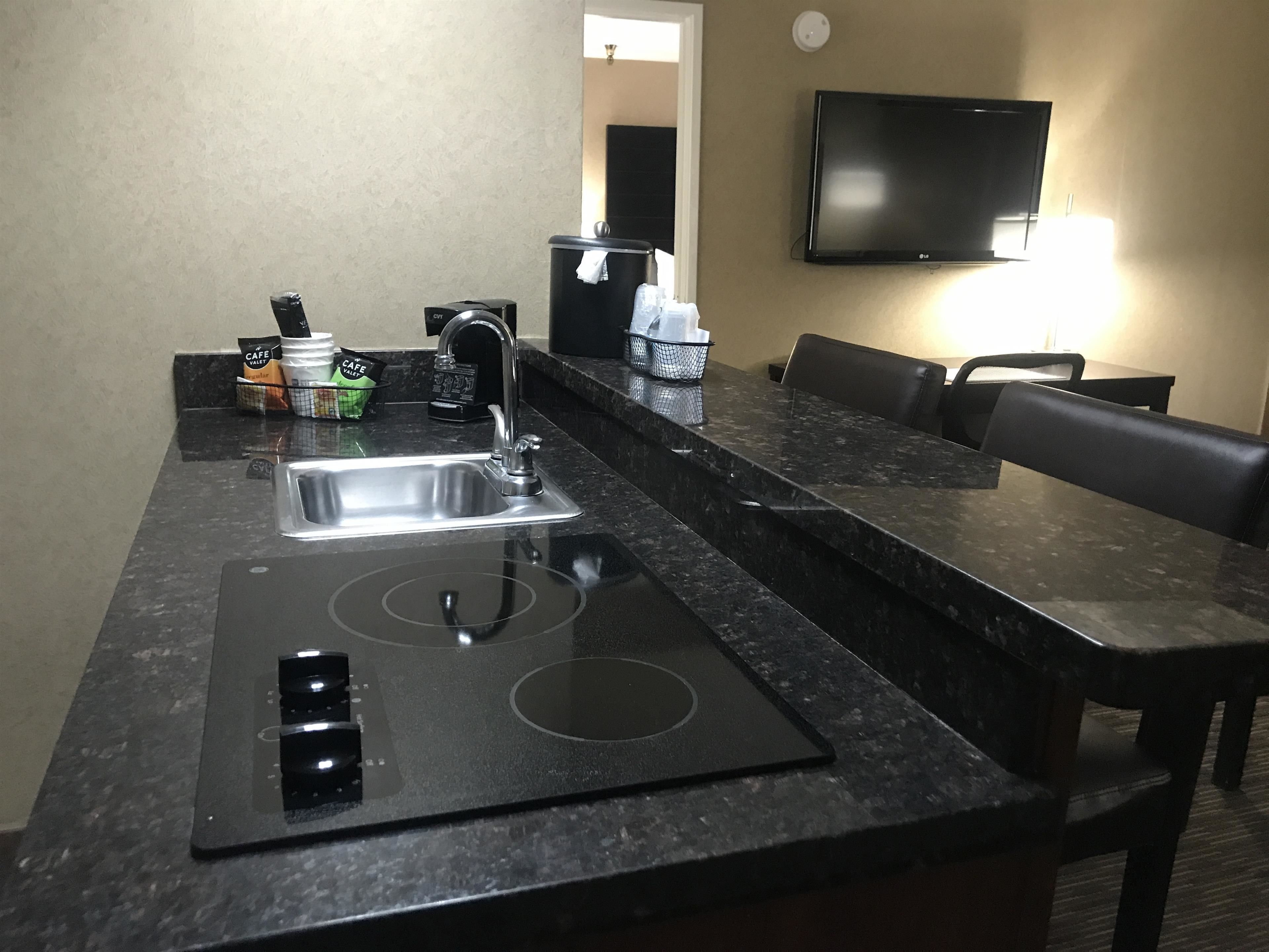 Suite, 2 Queen Beds, Non Smoking, Kitchenette | Room amenity