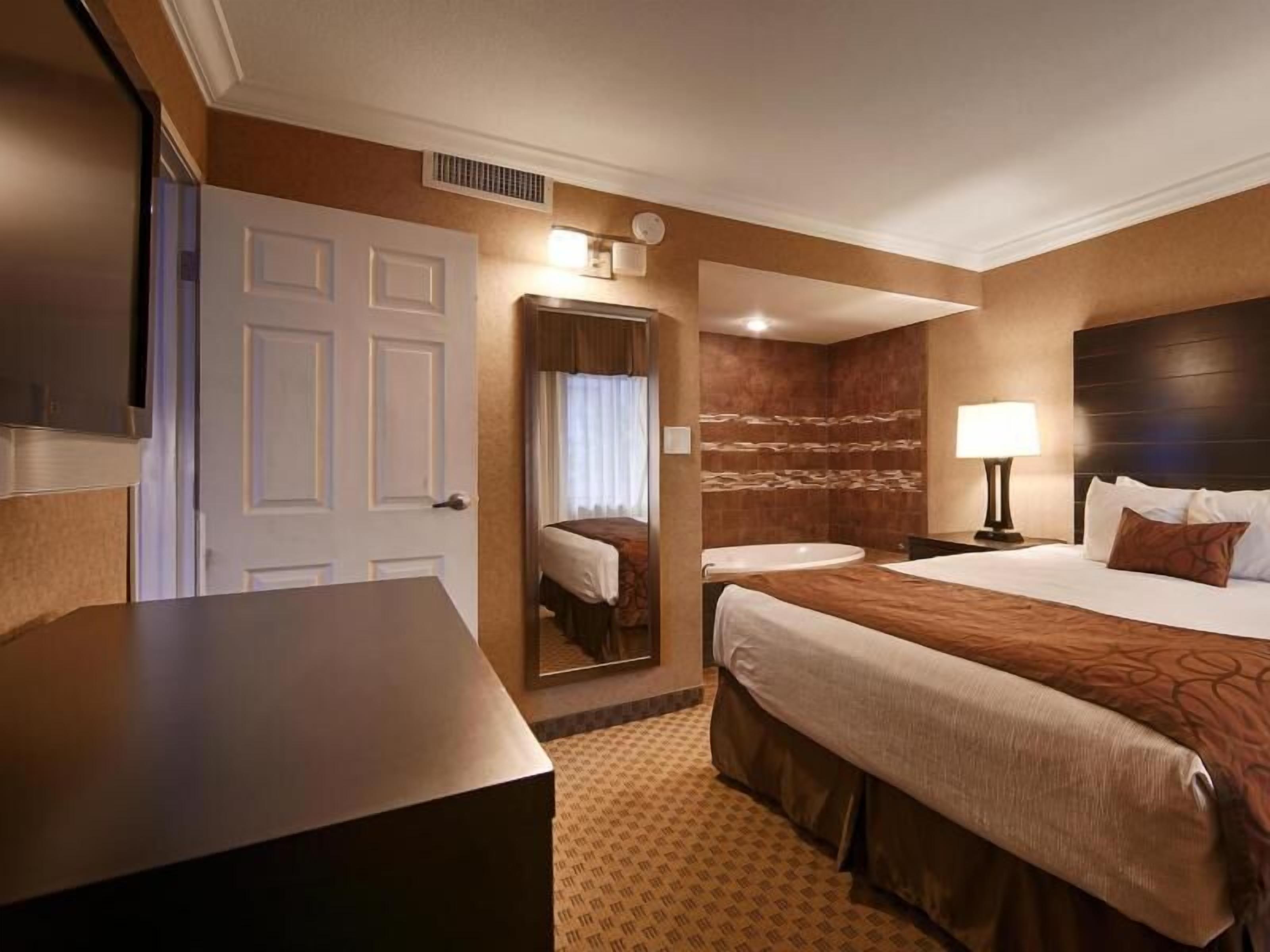 Premium bedding, pillowtop beds, desk, laptop workspace