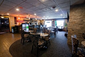 Serves lunch, dinner and happy hour