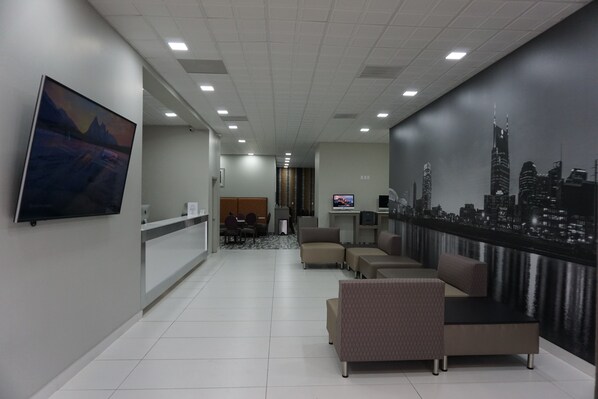 Lobby sitting area - Knights Inn Nashville (Nashville)