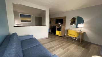 Standard Room, 1 King Bed | Desk, iron/ironing board, rollaway beds, free WiFi