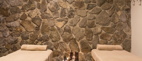 Sauna, hot tub, steam room, Turkish bath/hammam, body treatments