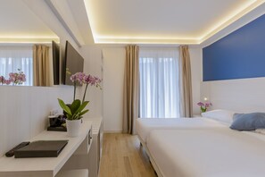 Quarto conforto | Frigobar, cofres nos quartos, escrivaninha