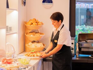 Free daily buffet breakfast - Hotel Central Wellness (Sorrento)