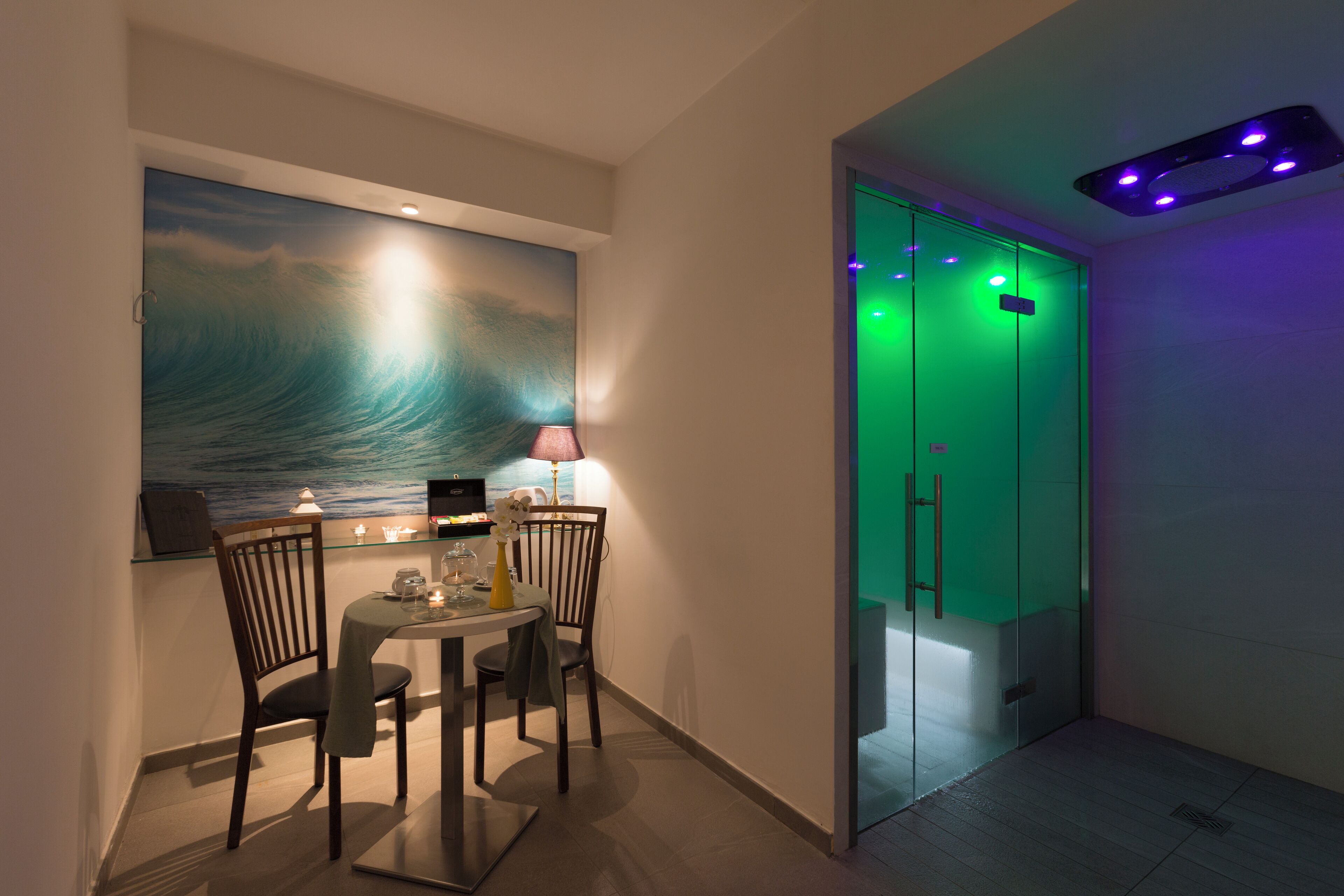 Een sauna, een bubbelbad, een stoombad, een Turks bad/hammam
