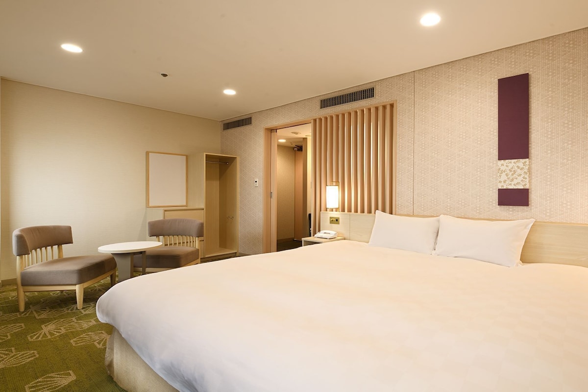 เครื่องนอนระดับพรีเมียม, ผ้านวมขนเป็ด, เตียงเมมโมรีโฟม