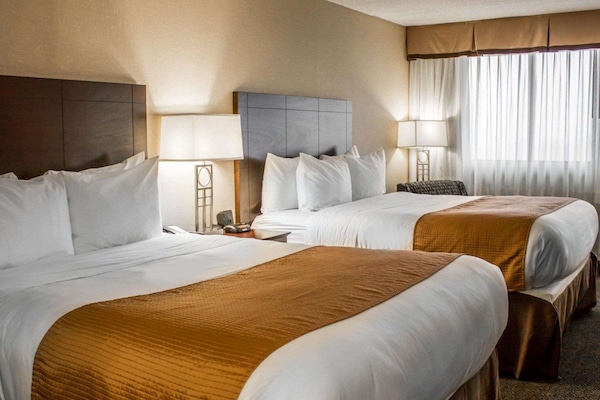 Escritorio y espacio para trabajar con laptop