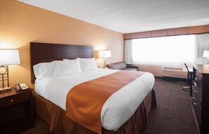 Habitación, 1 cama King size y sofá cama, para no fumadores | Escritorio y espacio para trabajar con laptop 