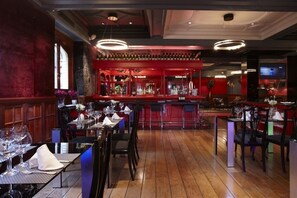 Breakfast, lunch and dinner served