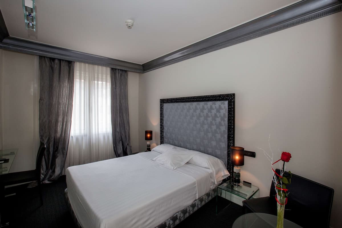 1 habitación, minibar, caja de seguridad en la habitación y escritorio
