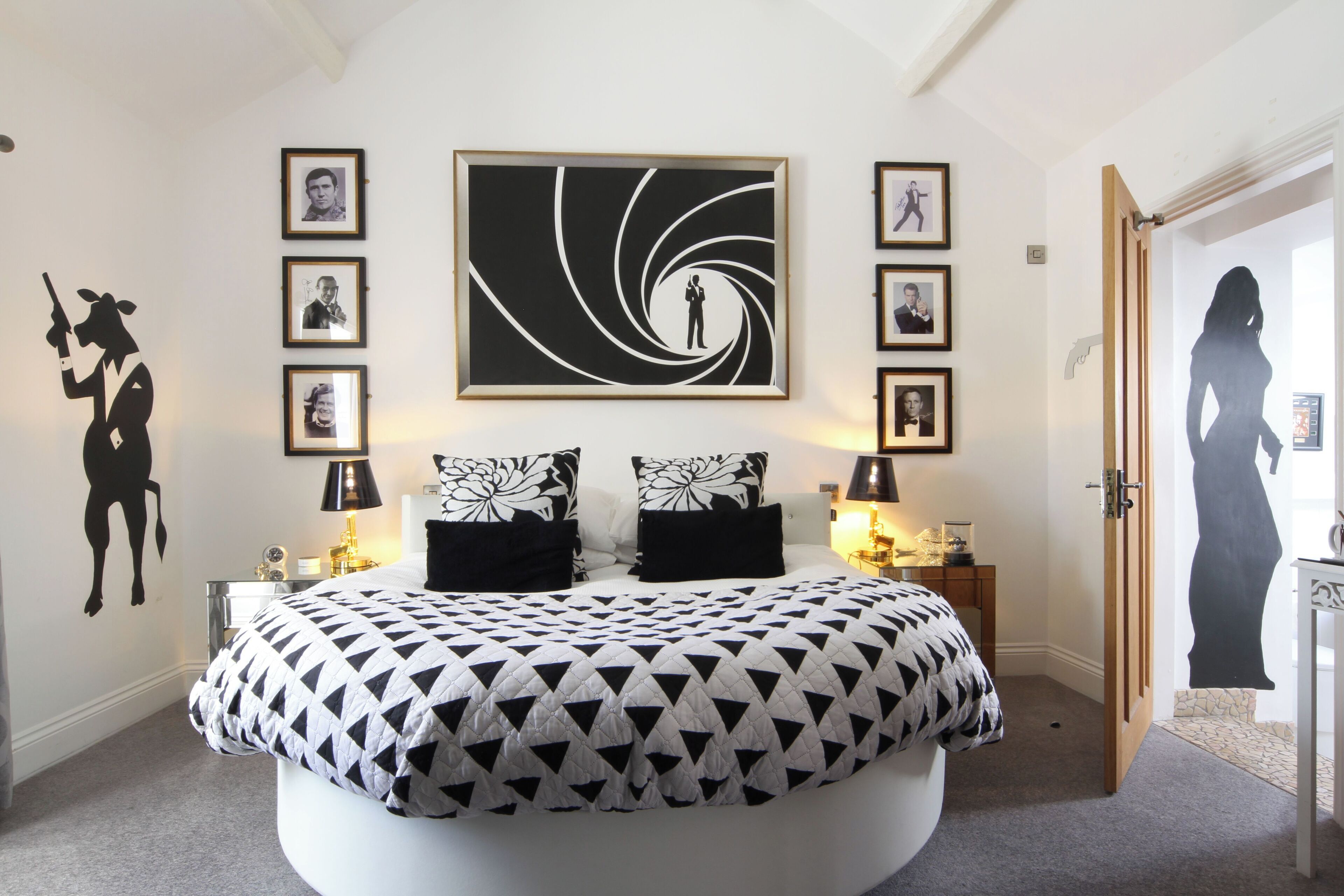 Deluxe Room | Hypo-allergenic bedding, individually decorated, individually furnished