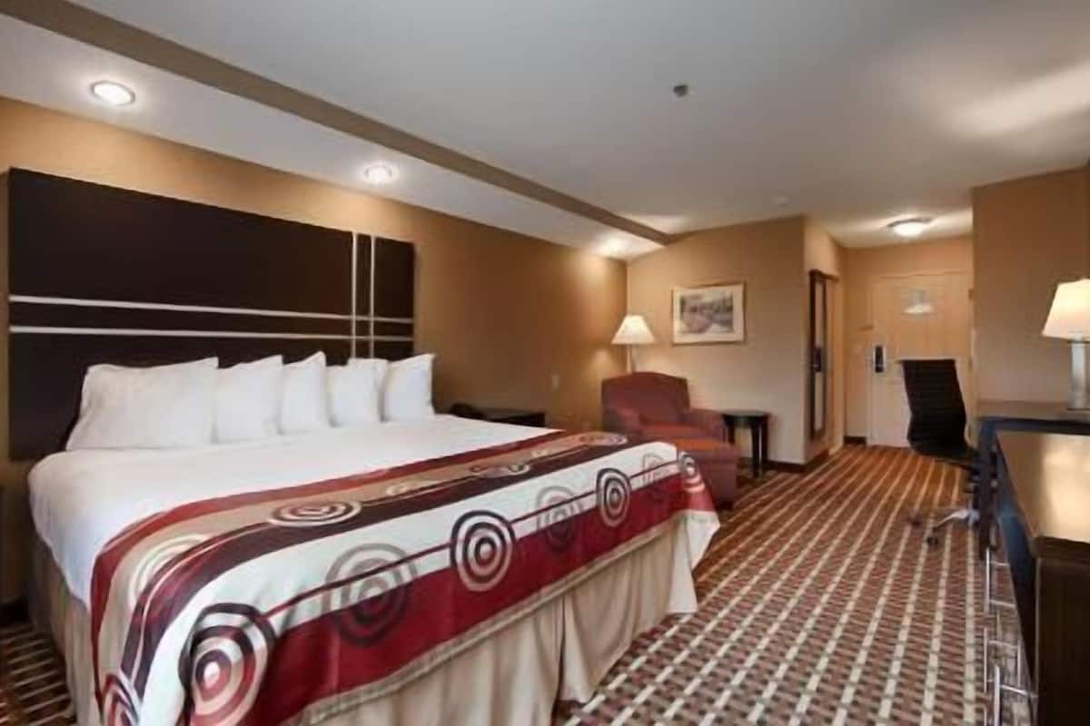 Soundproofing, iron/ironing board, free WiFi, bed sheets