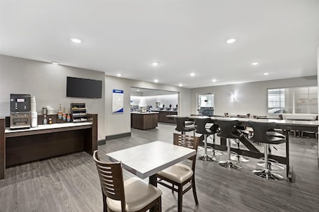 Desayuno buffet incluido todos los días . Best Western Cooperstown Inn & Suites