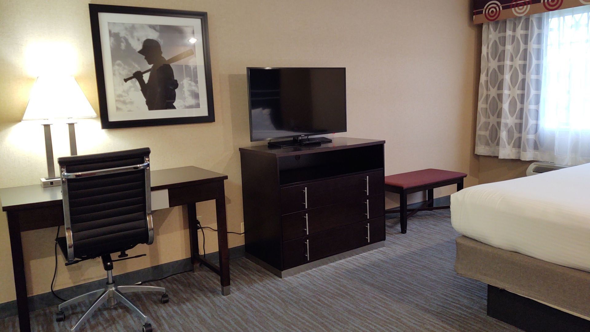 Phòng cách âm, bàn ủi/dụng cụ ủi quần áo 