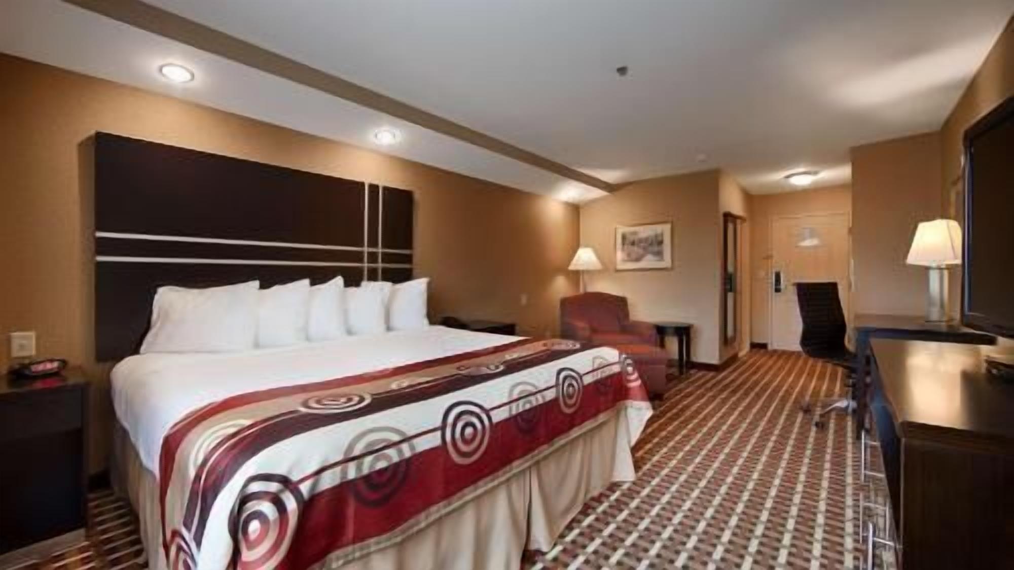 Phòng cách âm, bàn ủi/dụng cụ ủi quần áo 