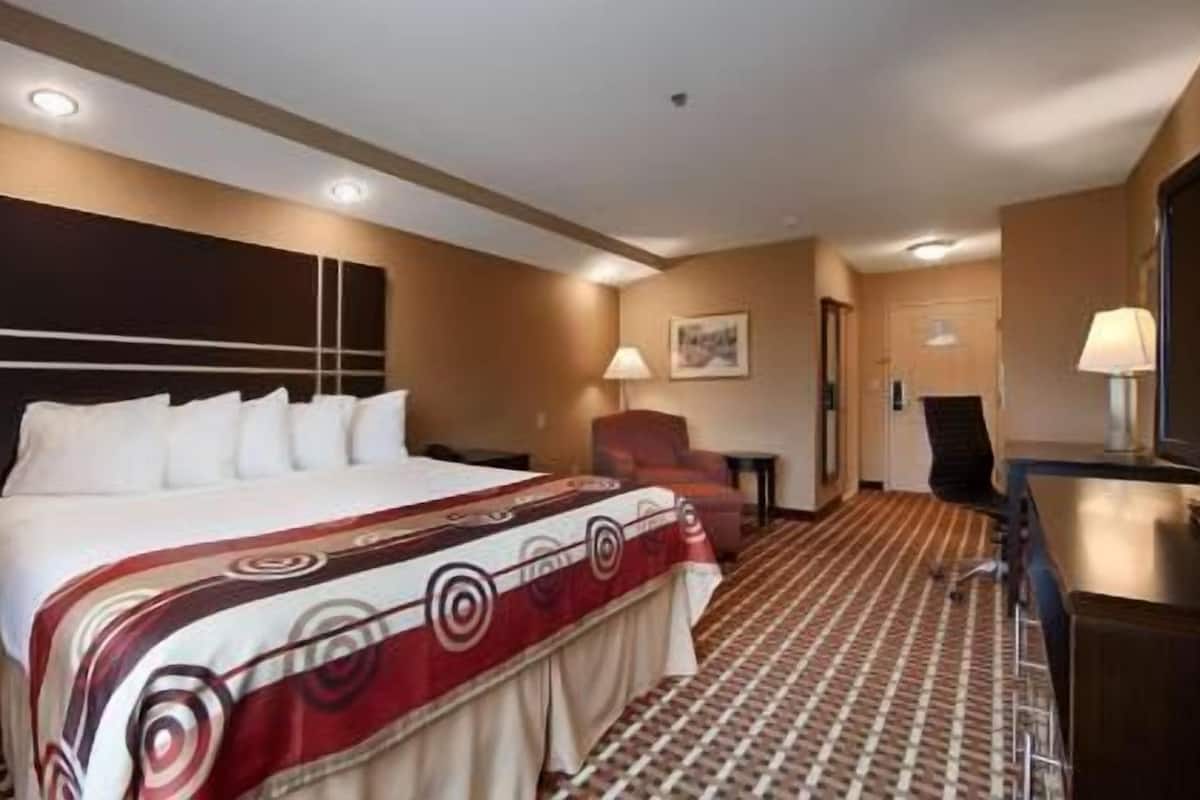 Soundproofing, iron/ironing board, free WiFi, bed sheets