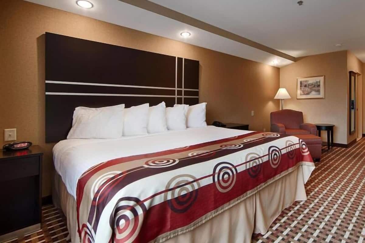 Soundproofing, iron/ironing board, free WiFi, bed sheets