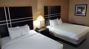 Standardzimmer, 2 Queen-Betten, barrierefrei, Nichtraucher | Schallisolierte Zimmer, Bügeleisen/Bügelbrett, kostenloses WLAN