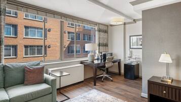 Egyptian cotton sheets, premium bedding, in-room safe, desk