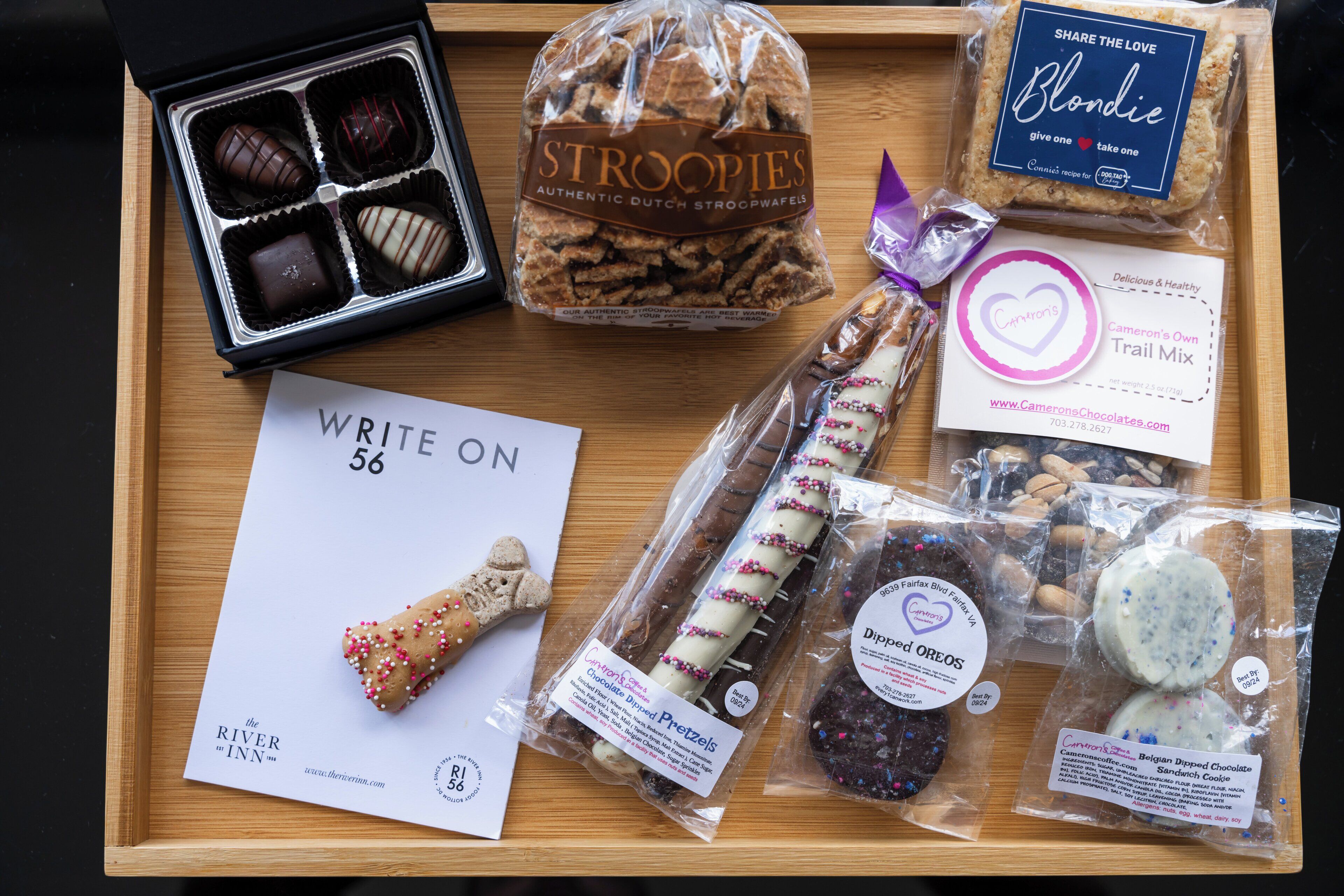 A tray with various packaged snacks and a card.