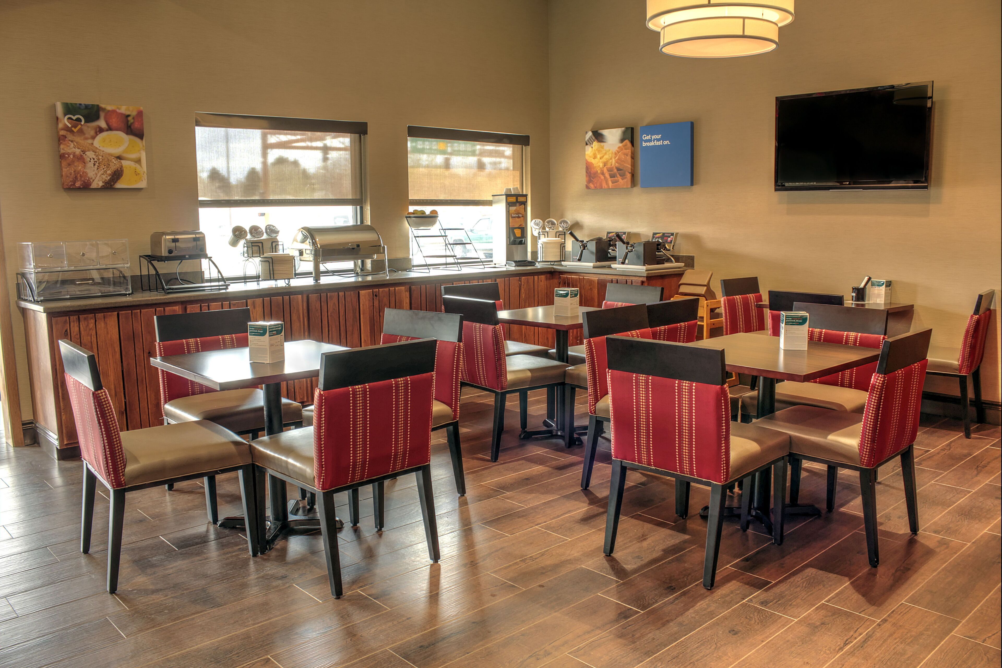 free daily buffet breakfast