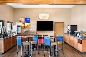 Free daily buffet breakfast 