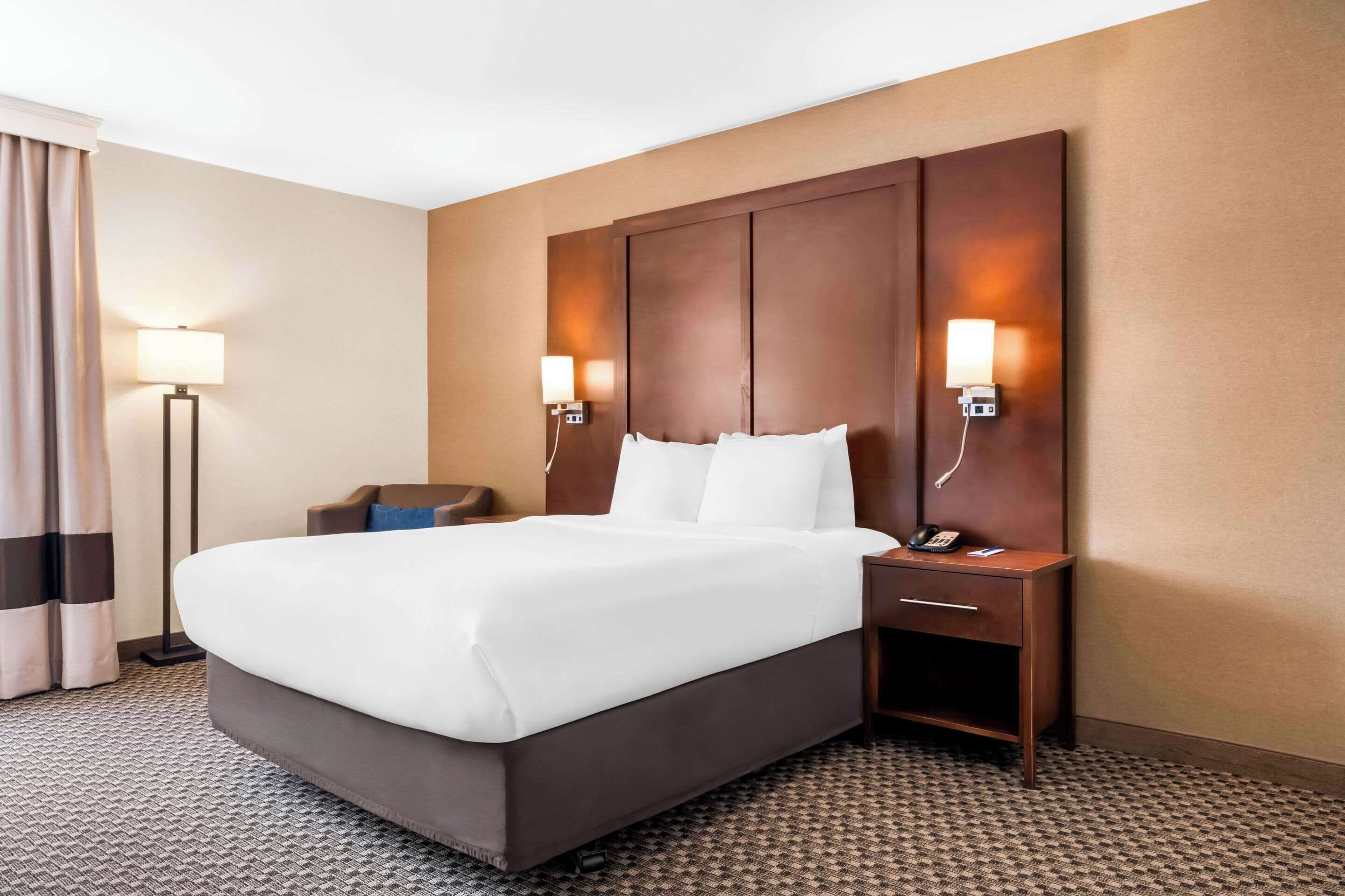 premium bedding, individually decorated, desk, laptop workspace