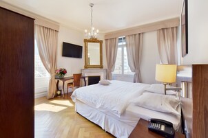Double or Twin Room | Minibar, in-room safe, desk, free WiFi