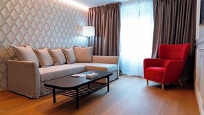 Suite | Minibar, safe på rommet, skrivebord og wi-fi (inkludert)