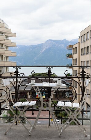 Economy Double Room, Balcony, Lake View | Balcony - J5 Hotels Helvetie Montreux (Montreux)