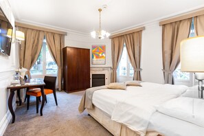Superior Double Room | Minibar, in-room safe, desk, free WiFi